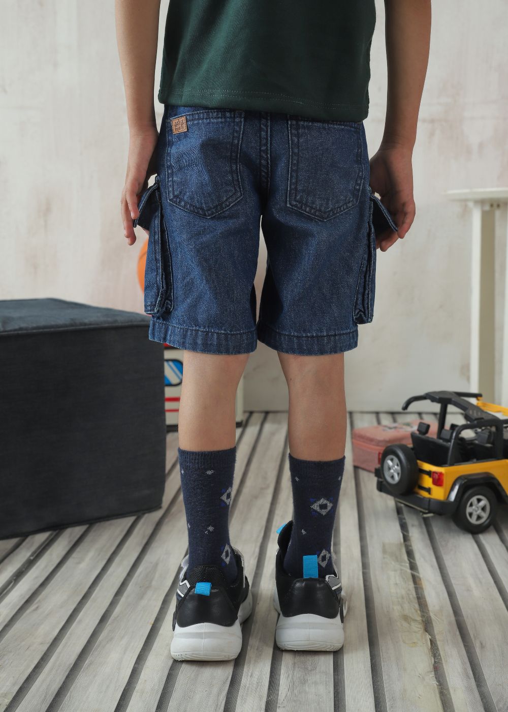 Boys' regular fit dark blue cargo shorts with utility pockets