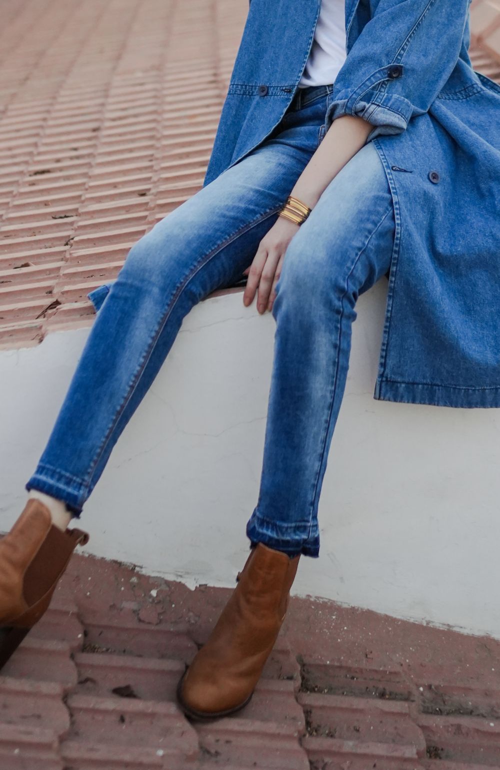 Women's Skinny Jeans in Mid Blue Made with a Stretchable Denim Fabric