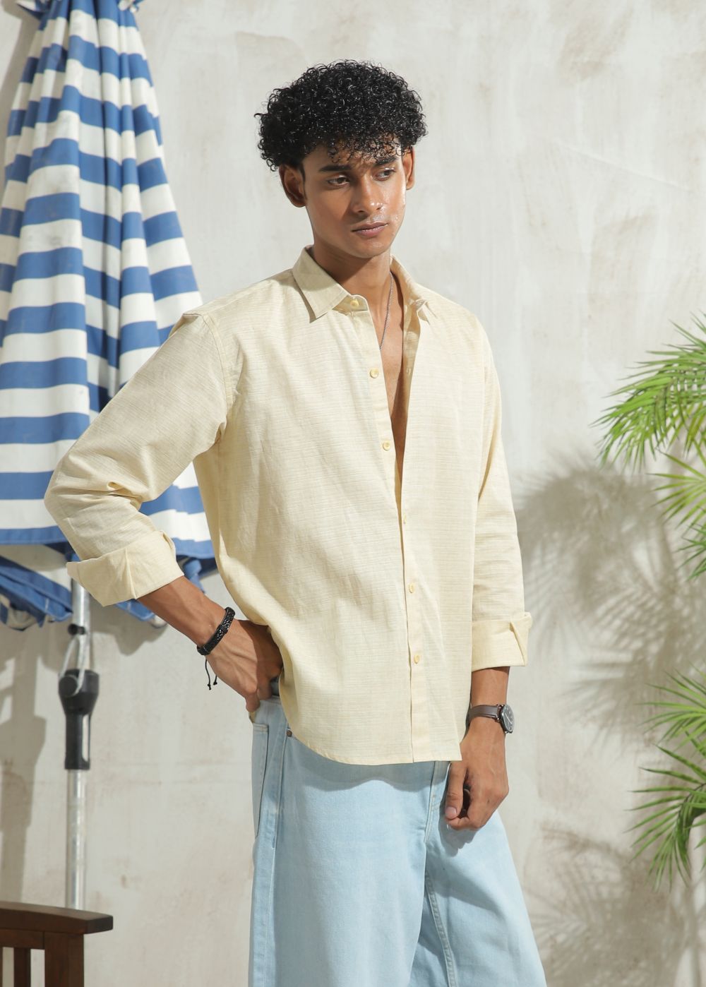 Men's beige casual shirt with regular fit and breathable fabric look