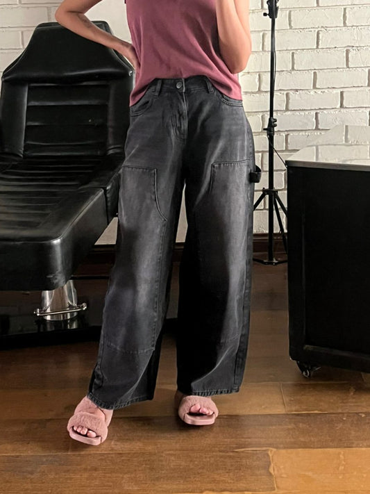 Women's Skater Jeans in Black With Carpenter details