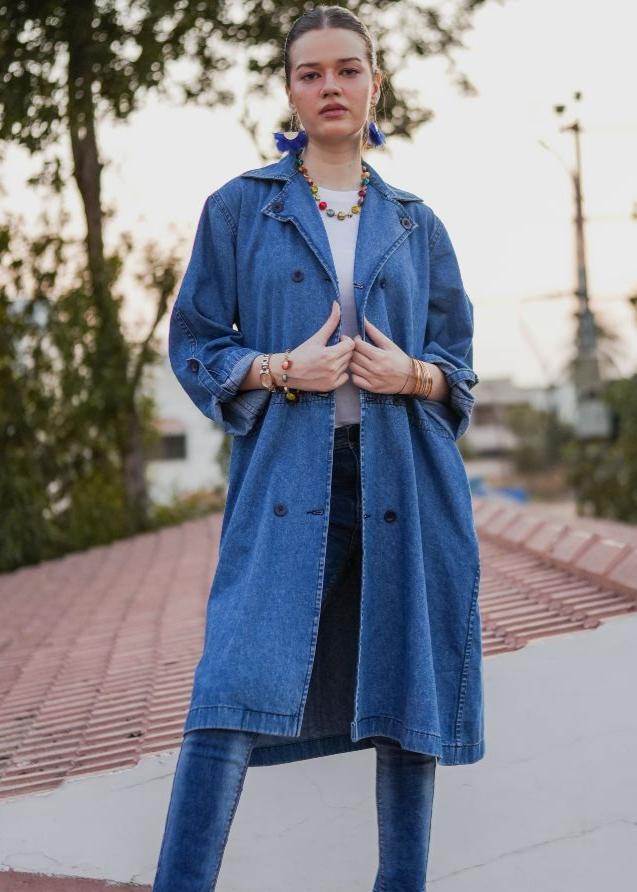 Women's Lapel Long Coat in Blue Crafted from High Quality Denim