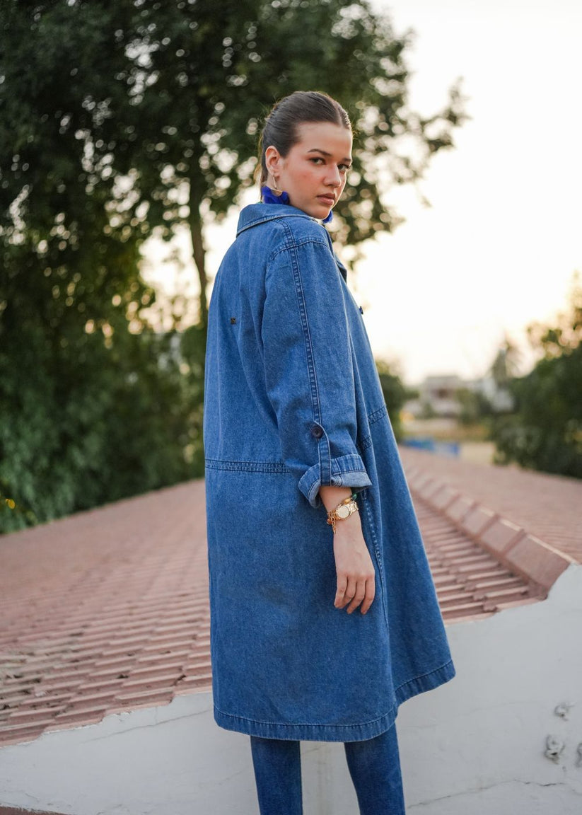 Women's Lapel Long Coat in Blue Crafted from High Quality Denim