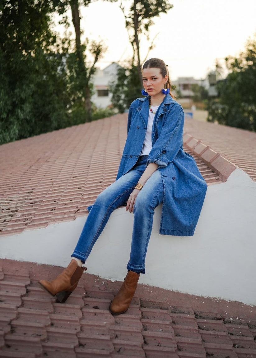 Women's Lapel Long Coat in Blue Crafted from High Quality Denim