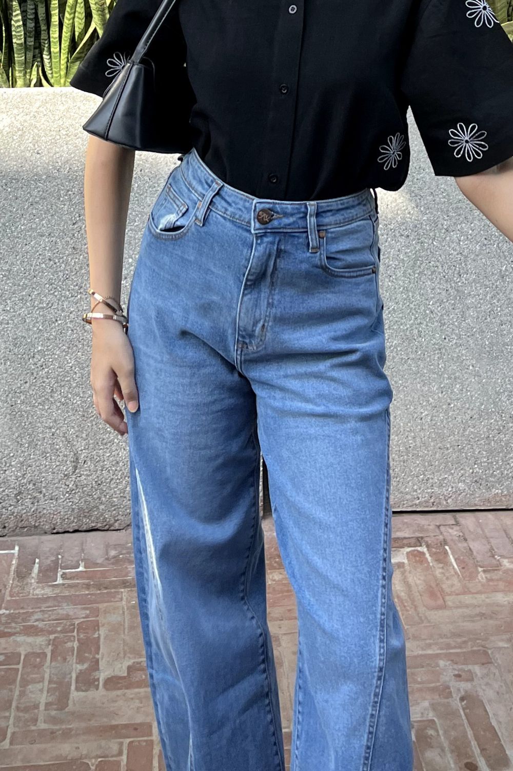 Loose-Fit Women's Skater Jeans in Blue with Front Pleats Detail 