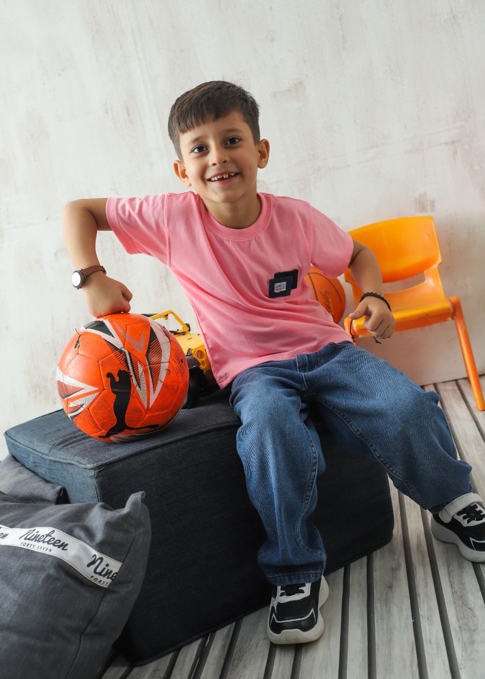 Boys' regular fit candy pink crew neck T-shirt with short sleeves