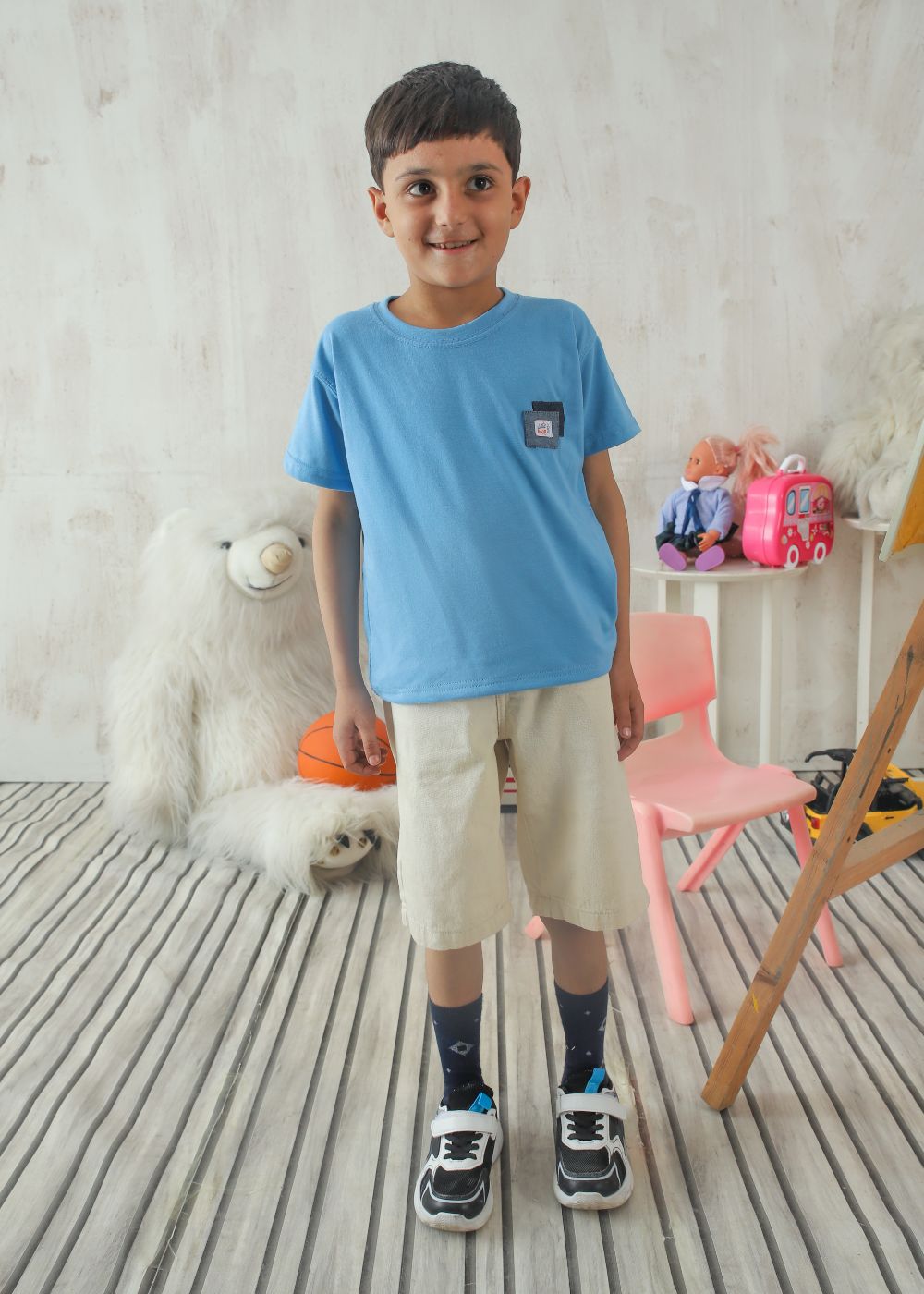 Boys' regular fit light blue crew neck T-shirt with short sleeves