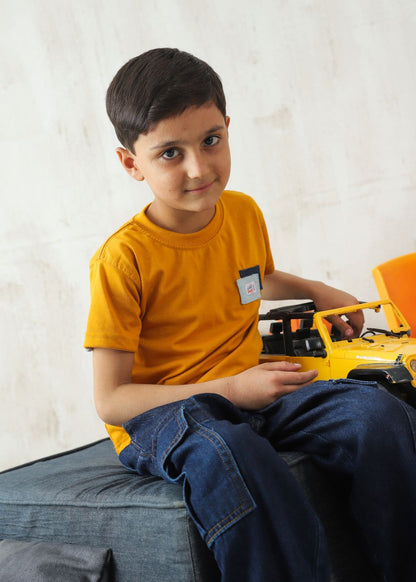 Boys' regular fit mustard crew neck T-shirt with short sleeves