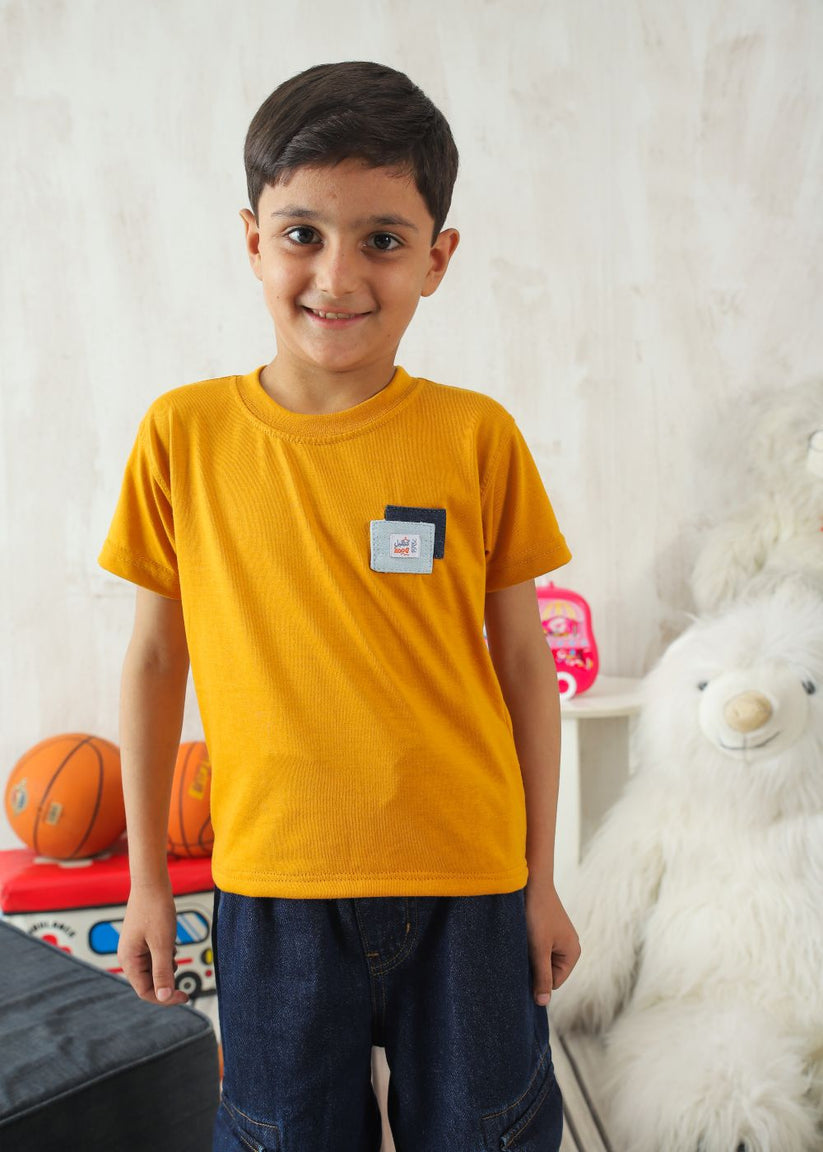 Boys' regular fit mustard crew neck T-shirt with short sleeves