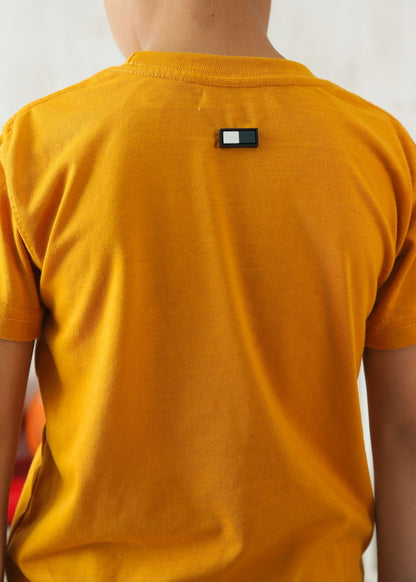 Boys' regular fit mustard crew neck T-shirt with short sleeves