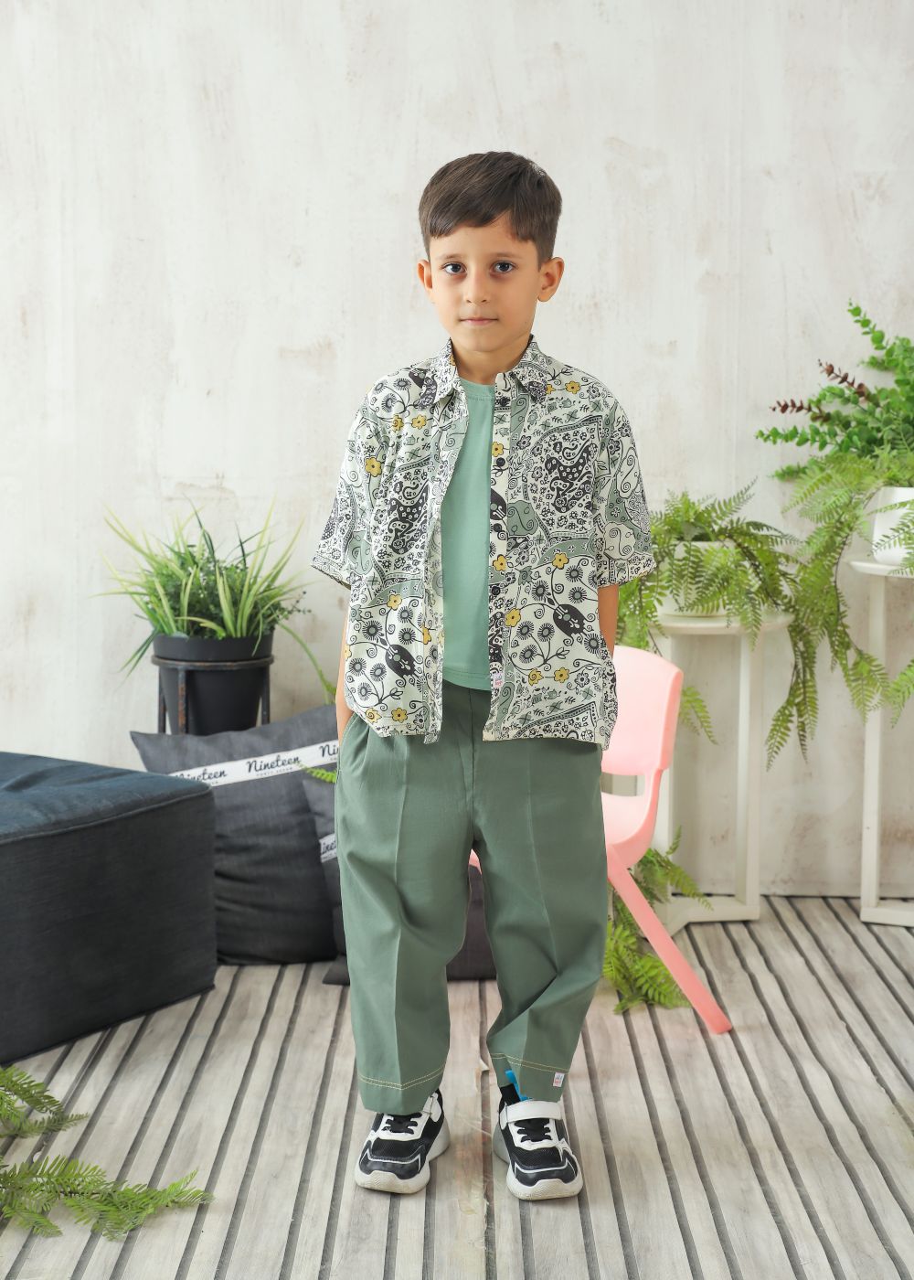 Boys' relaxed fit olive pants with utility pocket detailing