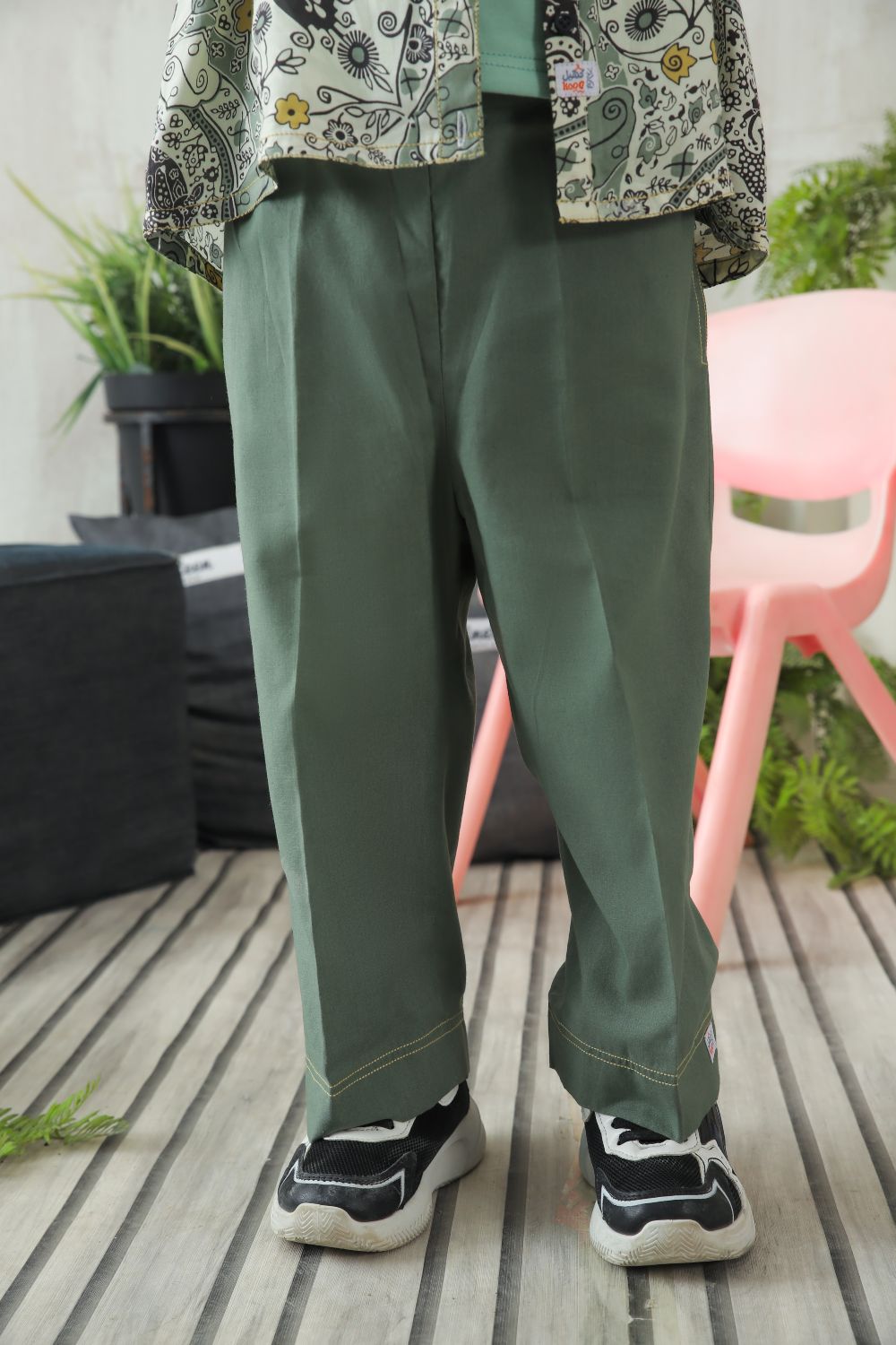 Boys' relaxed fit olive pants with utility pocket detailing