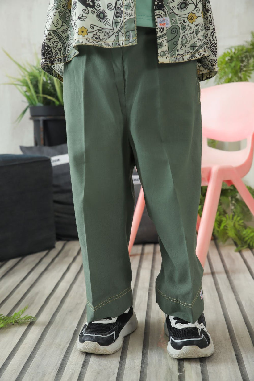 Boys' relaxed fit olive pants with utility pocket detailing