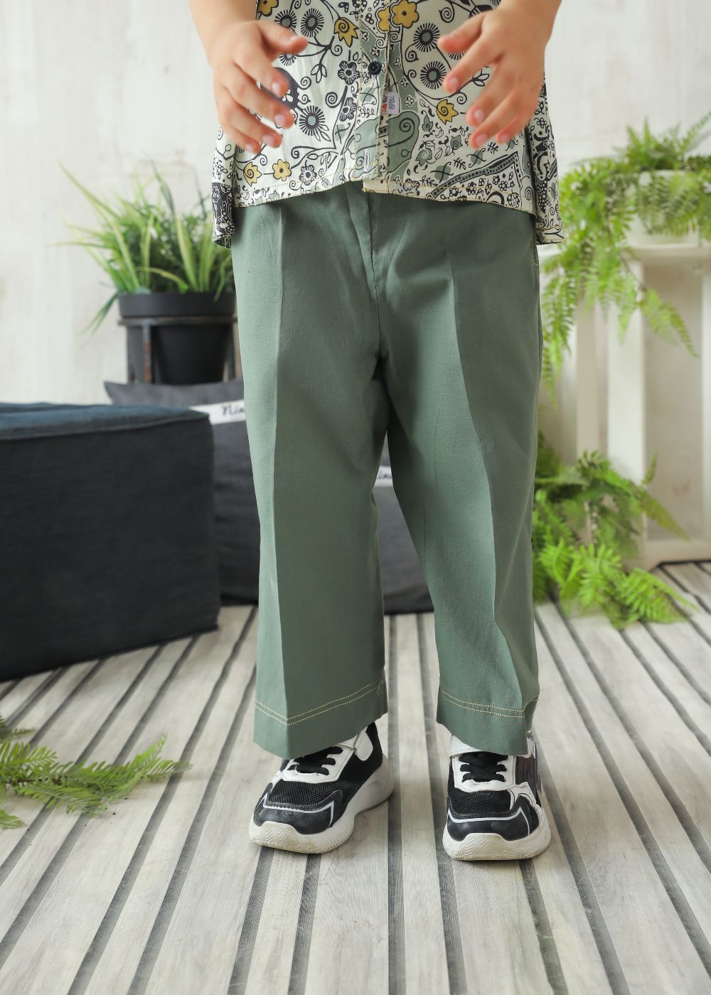 Boys' relaxed fit olive pants with utility pocket detailing
