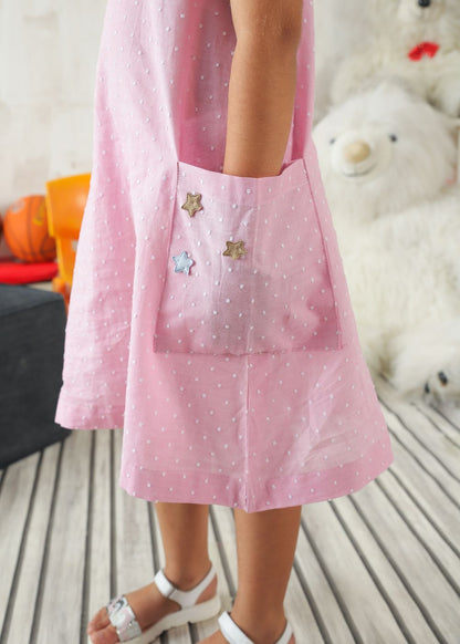 Girl's dress in pink with flower details and handy side pockets