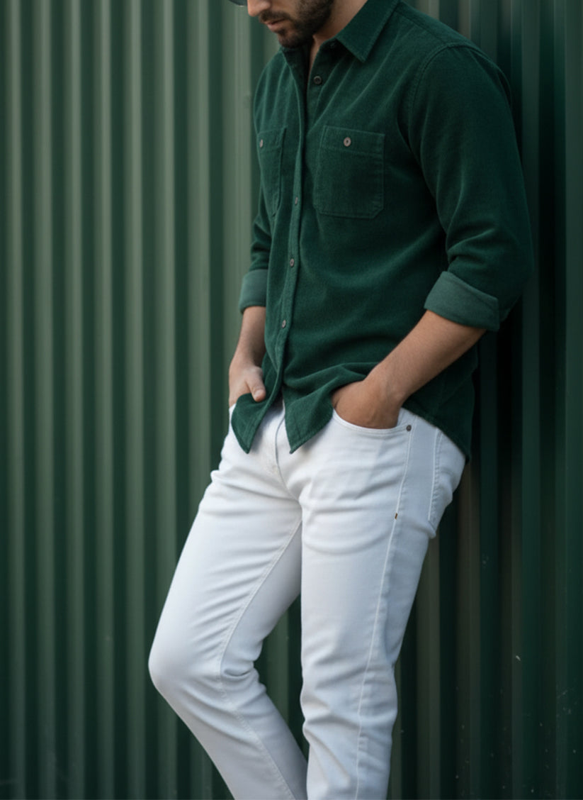 Straight fit men’s jeans in bright white with stretch fabric and modern tailored look