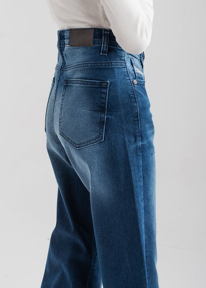 High Rise Stretchable Flared Jeans. ( HAMBUGER )