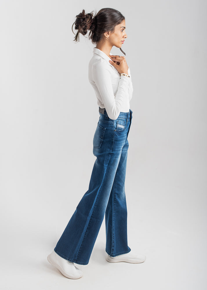 High Rise Stretchable Flared Jeans. ( HAMBUGER )