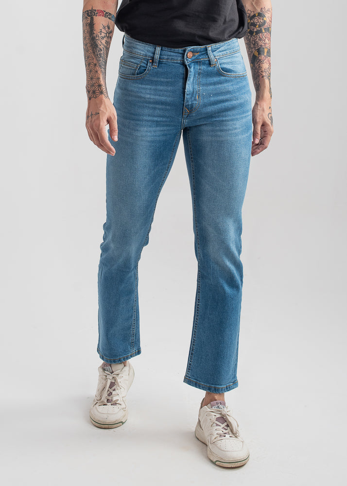 Stretchable Straight-Fit Jeans (Ice Blue)