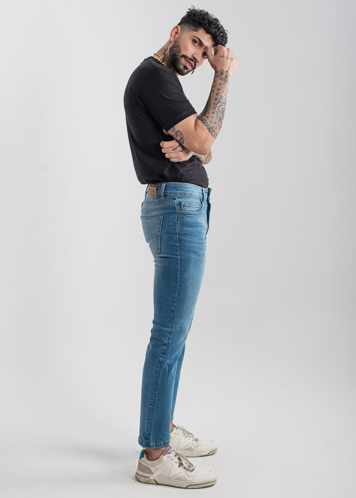 Stretchable Straight-Fit Jeans (Ice Blue)