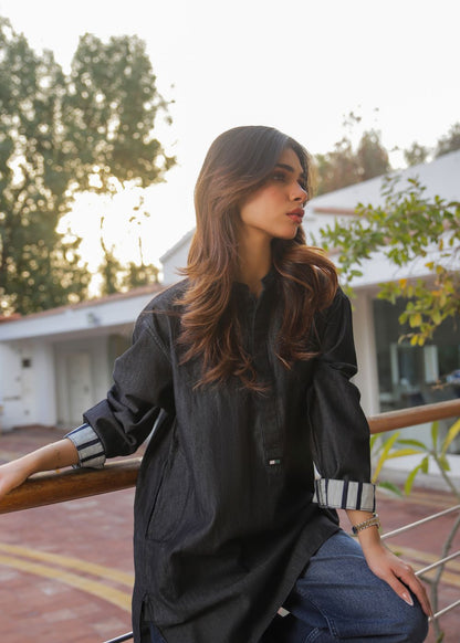 Women's kurta in charcoal gray with a round neckline and sleeve details