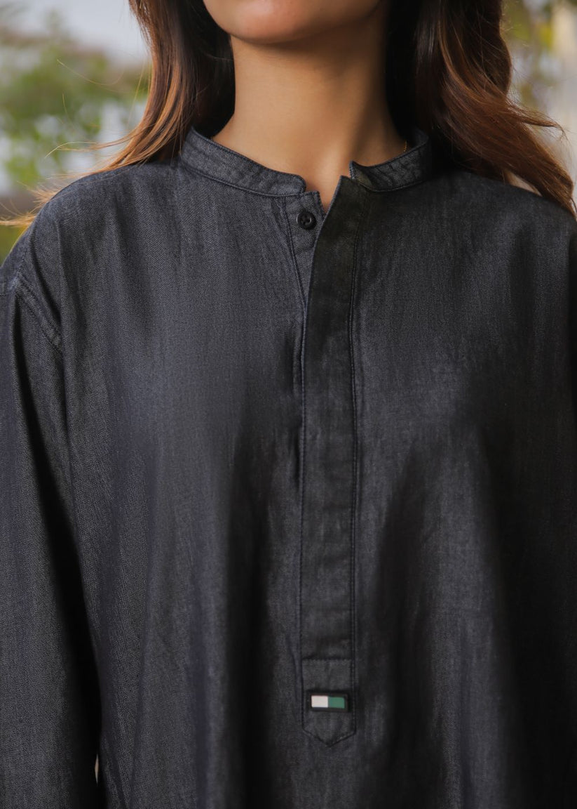 Women's kurta in charcoal gray with a round neckline and sleeve details