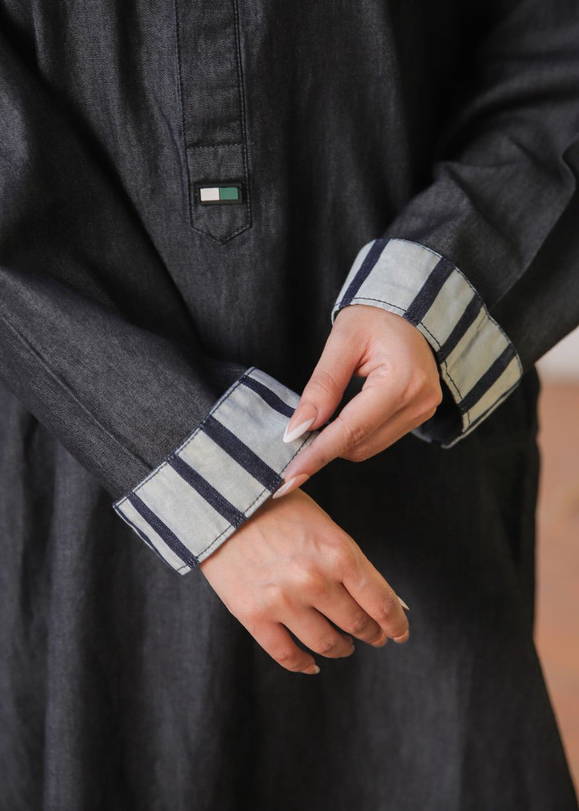 Women's kurta in charcoal gray with a round neckline and sleeve details