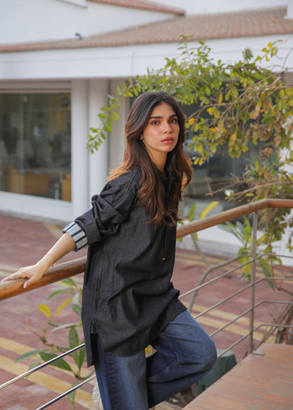 Women's kurta in charcoal gray with a round neckline and sleeve details