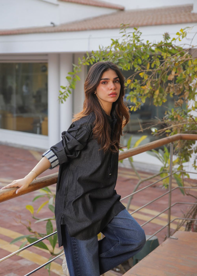 Women's kurta in charcoal gray with a round neckline and sleeve details