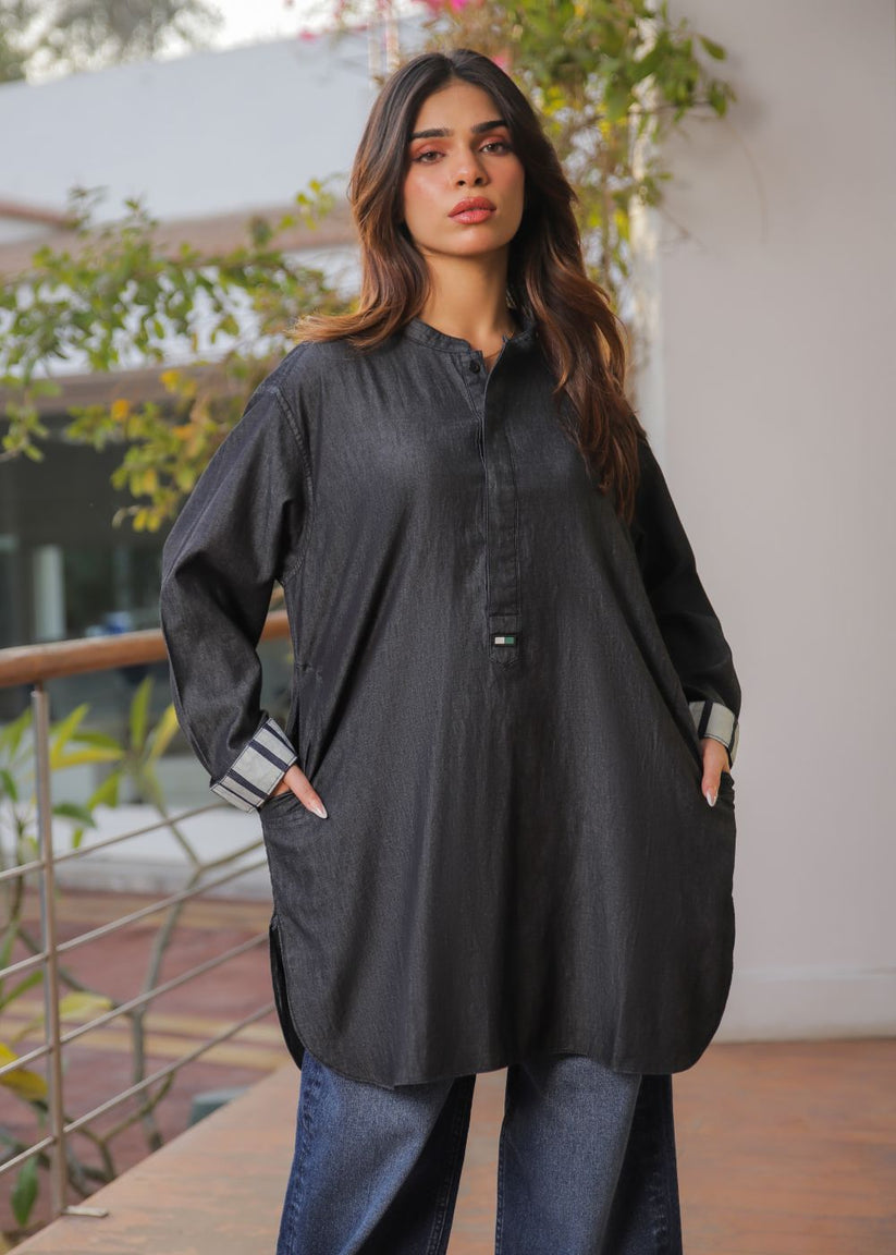 Women's kurta in charcoal gray with a round neckline and sleeve details