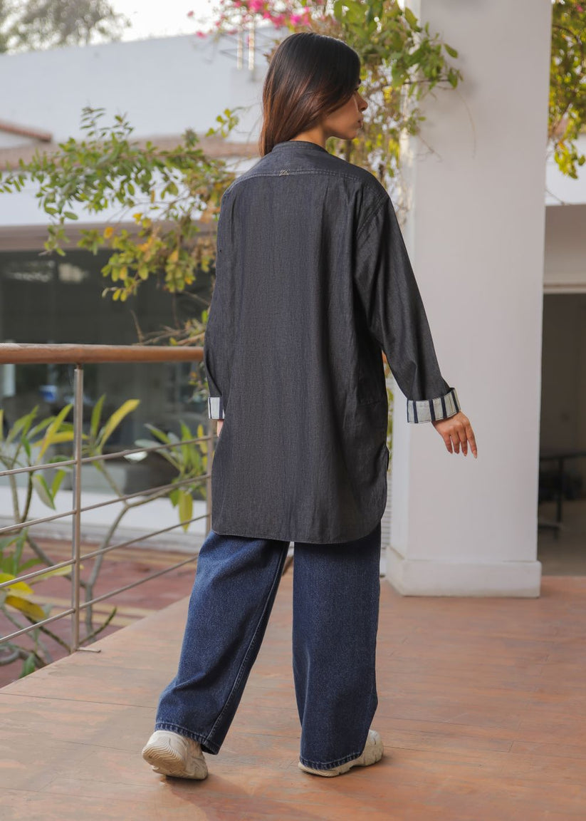 Women's kurta in charcoal gray with a round neckline and sleeve details