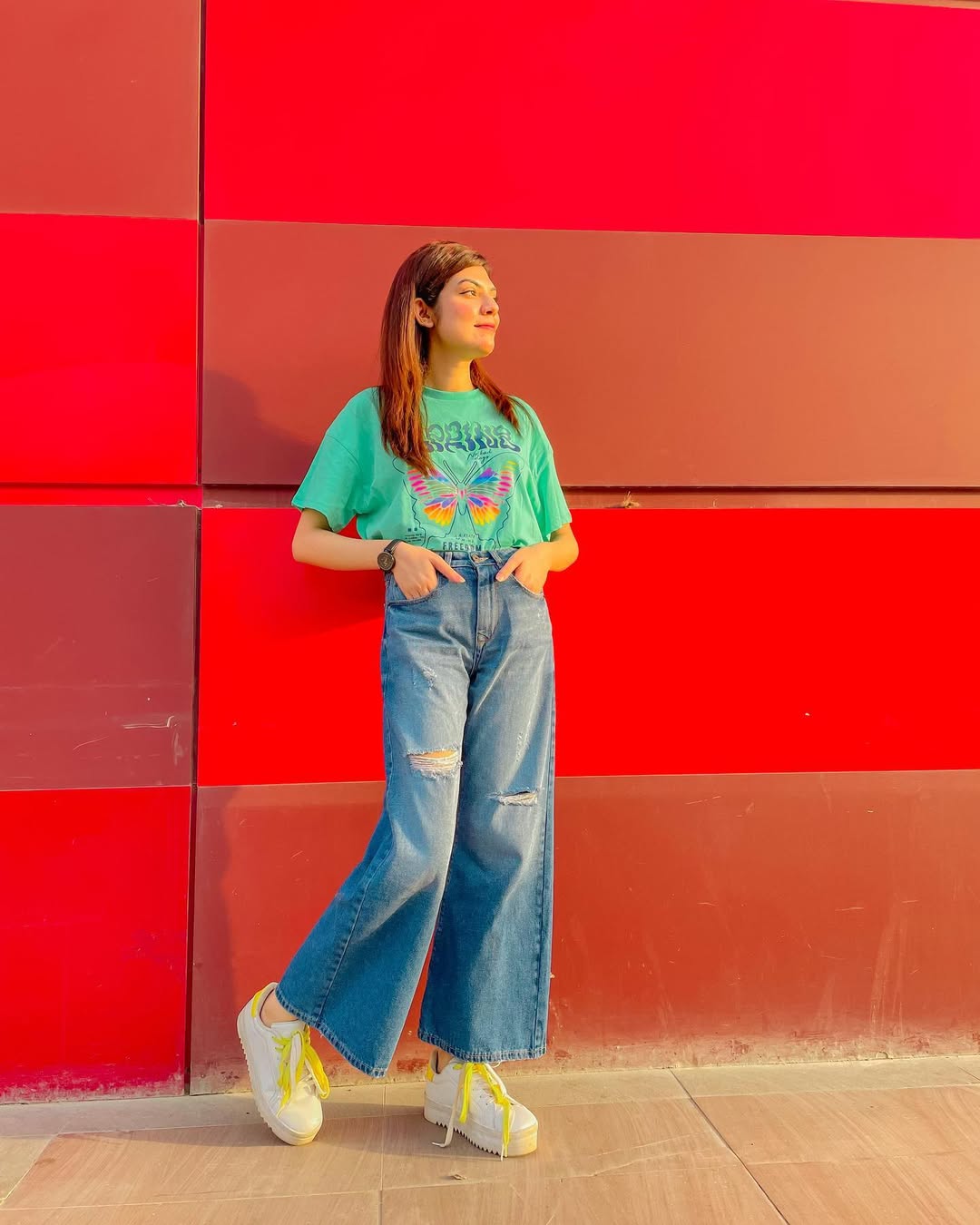 High-Waisted Women's Ripped Flare Jeans in Blue with a Straight-Style