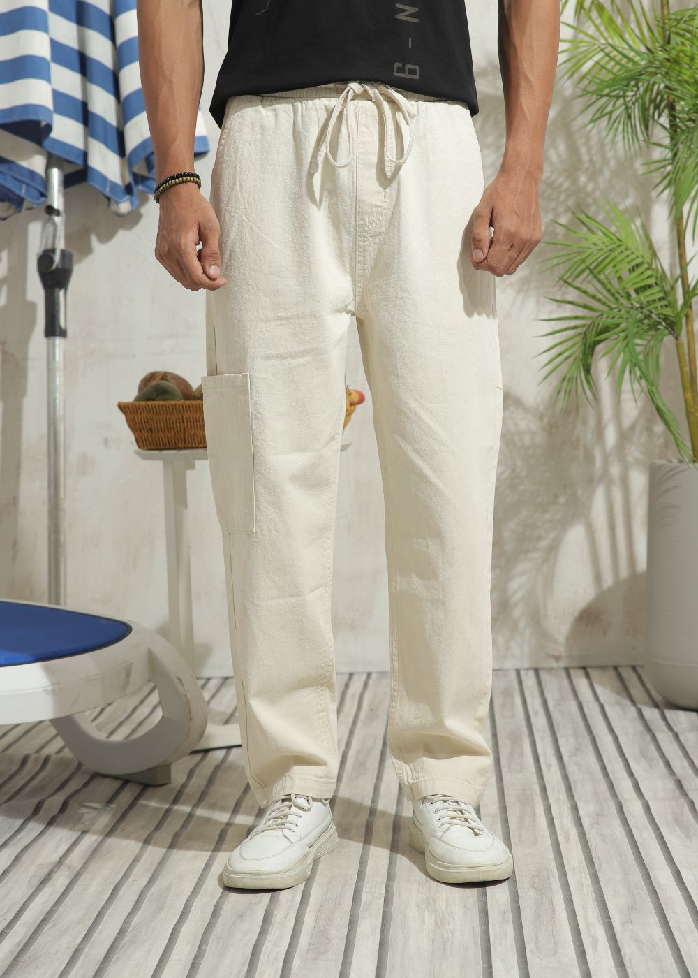 Relaxed fit men’s jogger jeans in beige with drawstring waist and casual comfort