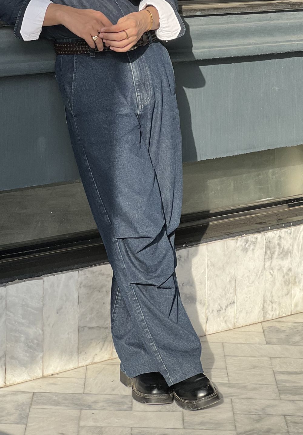 Men’s relaxed fit dark blue jeans with wide leg design