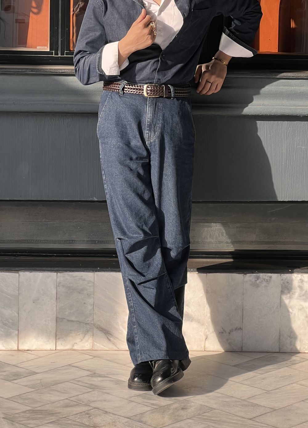 Men’s relaxed fit dark blue jeans with wide leg design