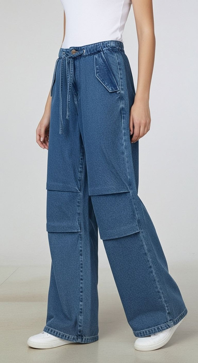 Women's Pleated Jeans in Mid Blue