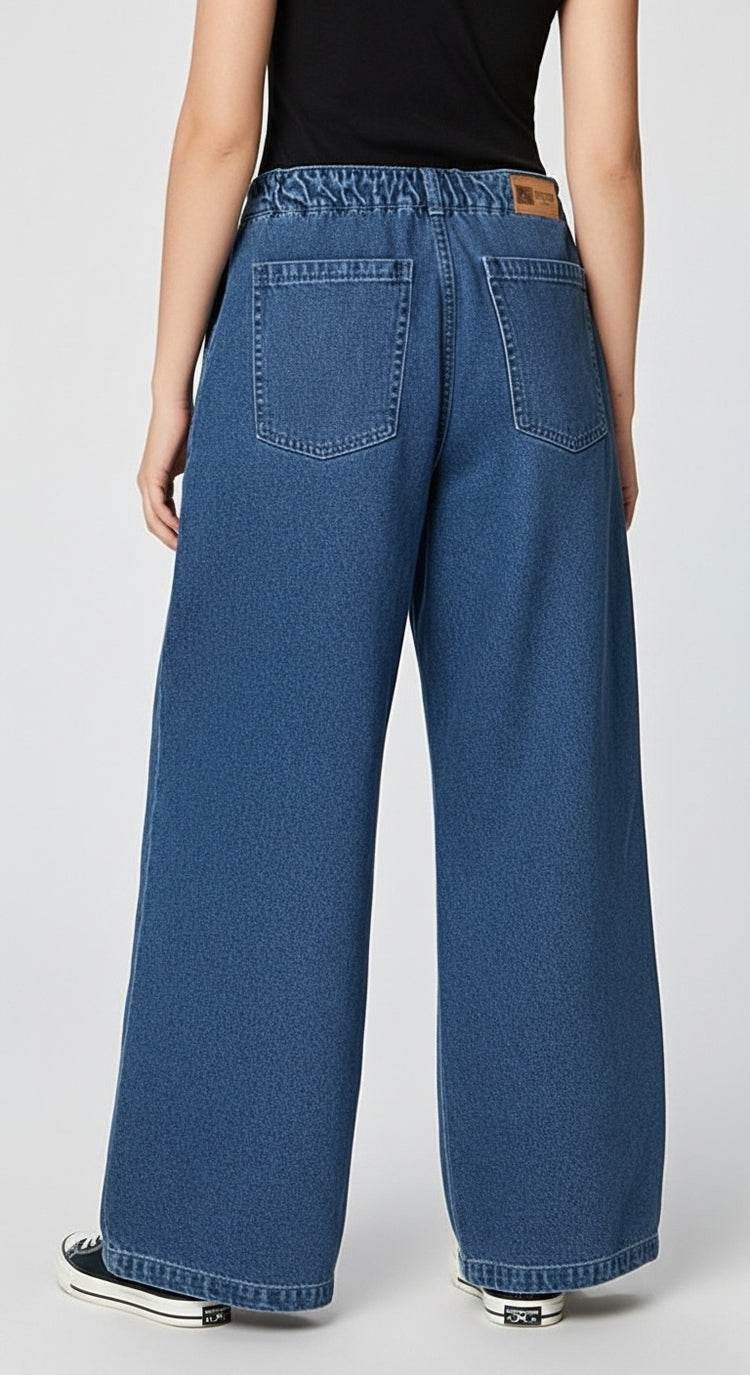 Women's Pleated Jeans in Mid Blue