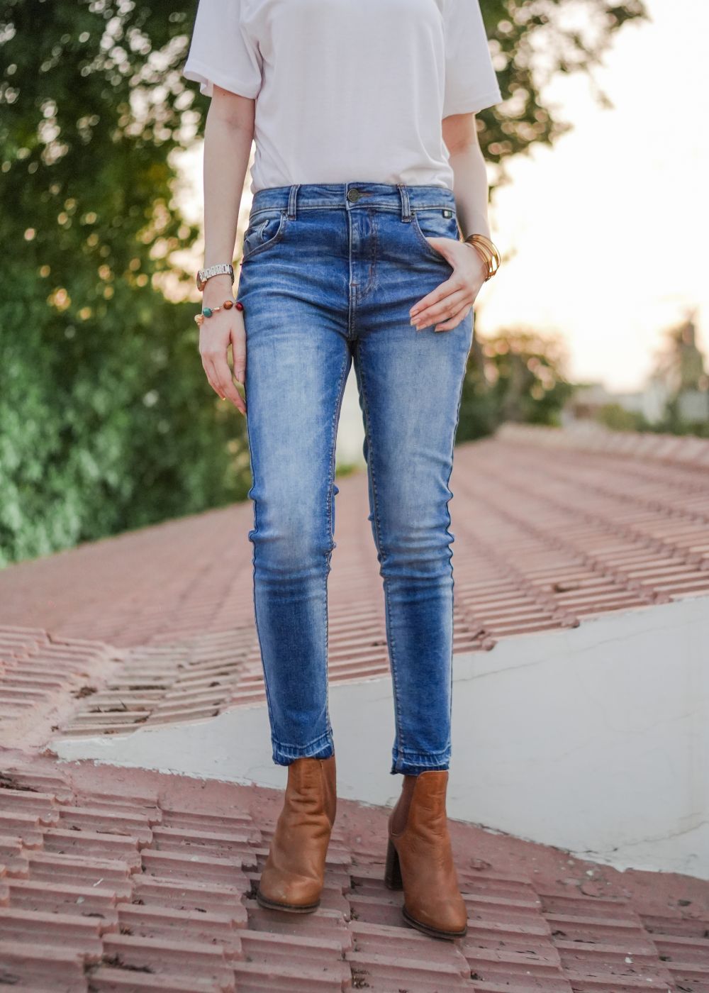 Women's Skinny Jeans in Mid Blue Made with a Stretchable Denim Fabric