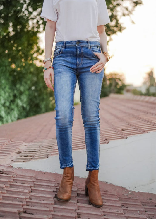 Women's Skinny Jeans in Mid Blue Made with a Stretchable Denim Fabric