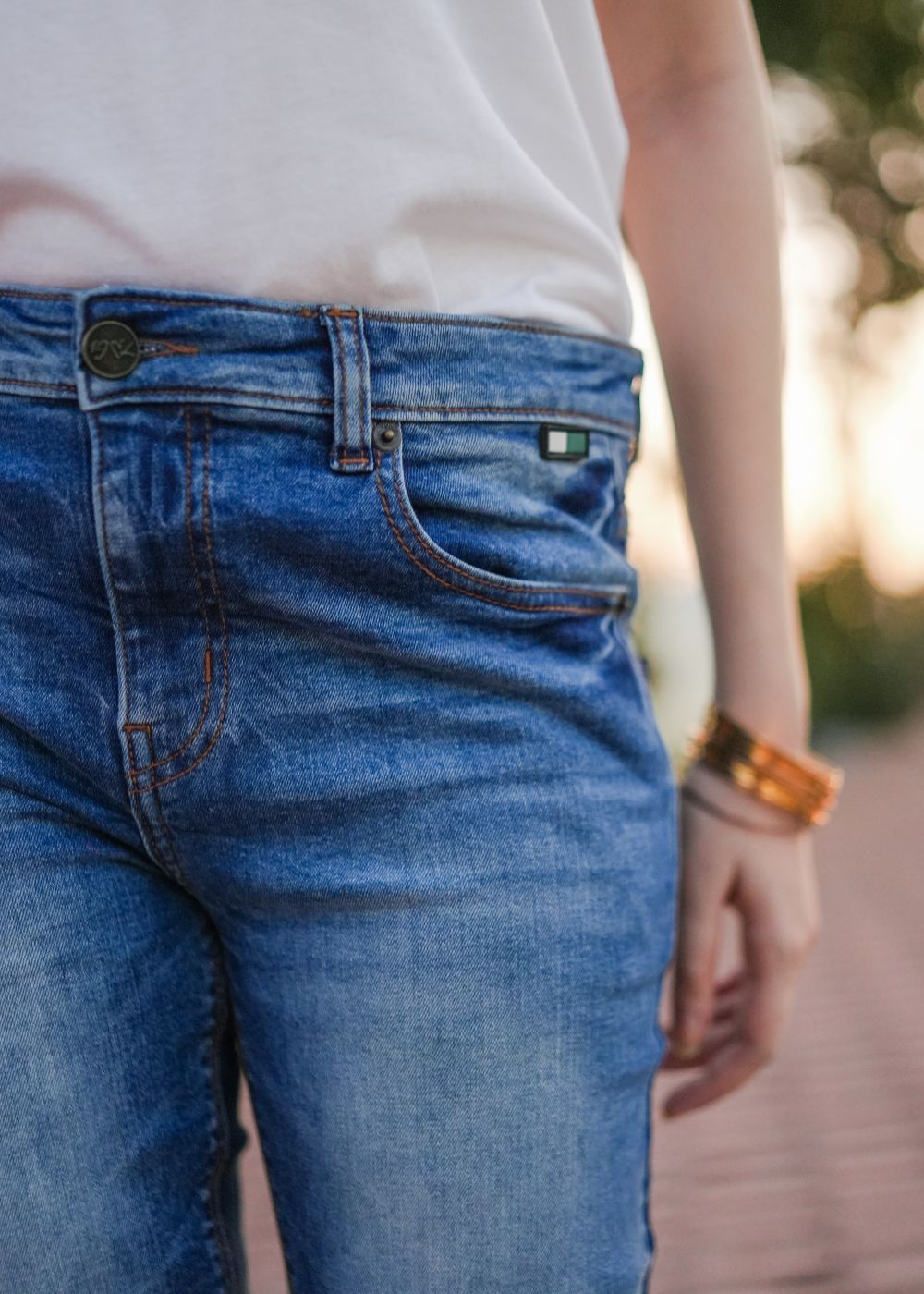Women's Skinny Jeans in Mid Blue Made with a Stretchable Denim Fabric