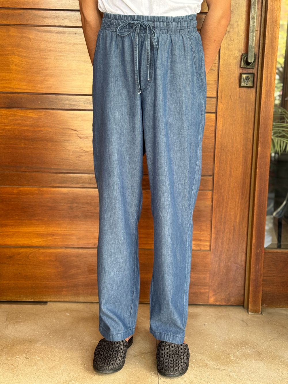 Men's regular fit blue kurta pajama with textured fabric and mandarin collar