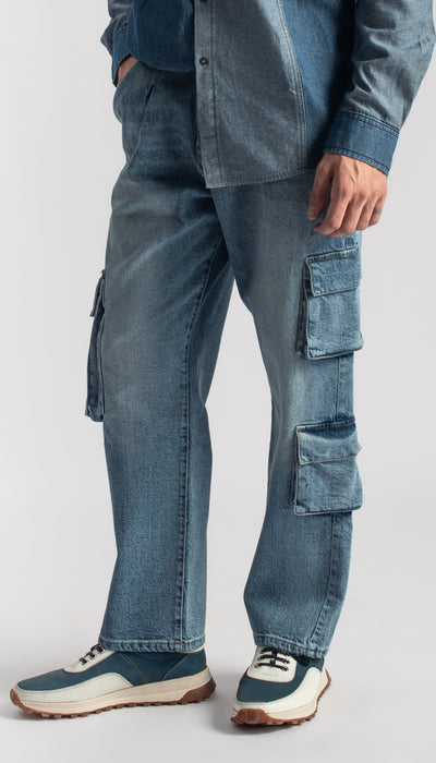 Men’s relaxed fit blue cargo pants with three utility pockets