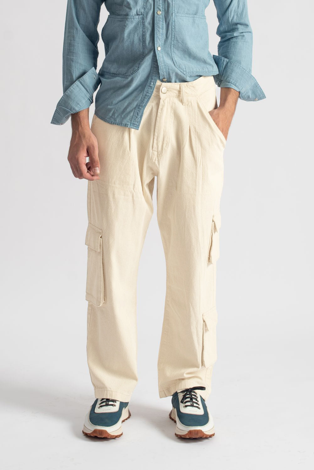 Men’s relaxed fit ivory cargo pants with three utility pockets
