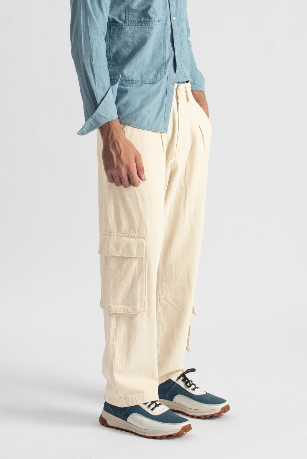 Men’s relaxed fit ivory cargo pants with three utility pockets