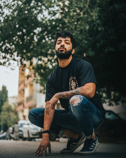 Men’s skinny fit dark blue ripped jeans with distressed knee detailing