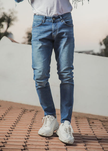 Men’s slim fit light blue jeans with tapered leg design
