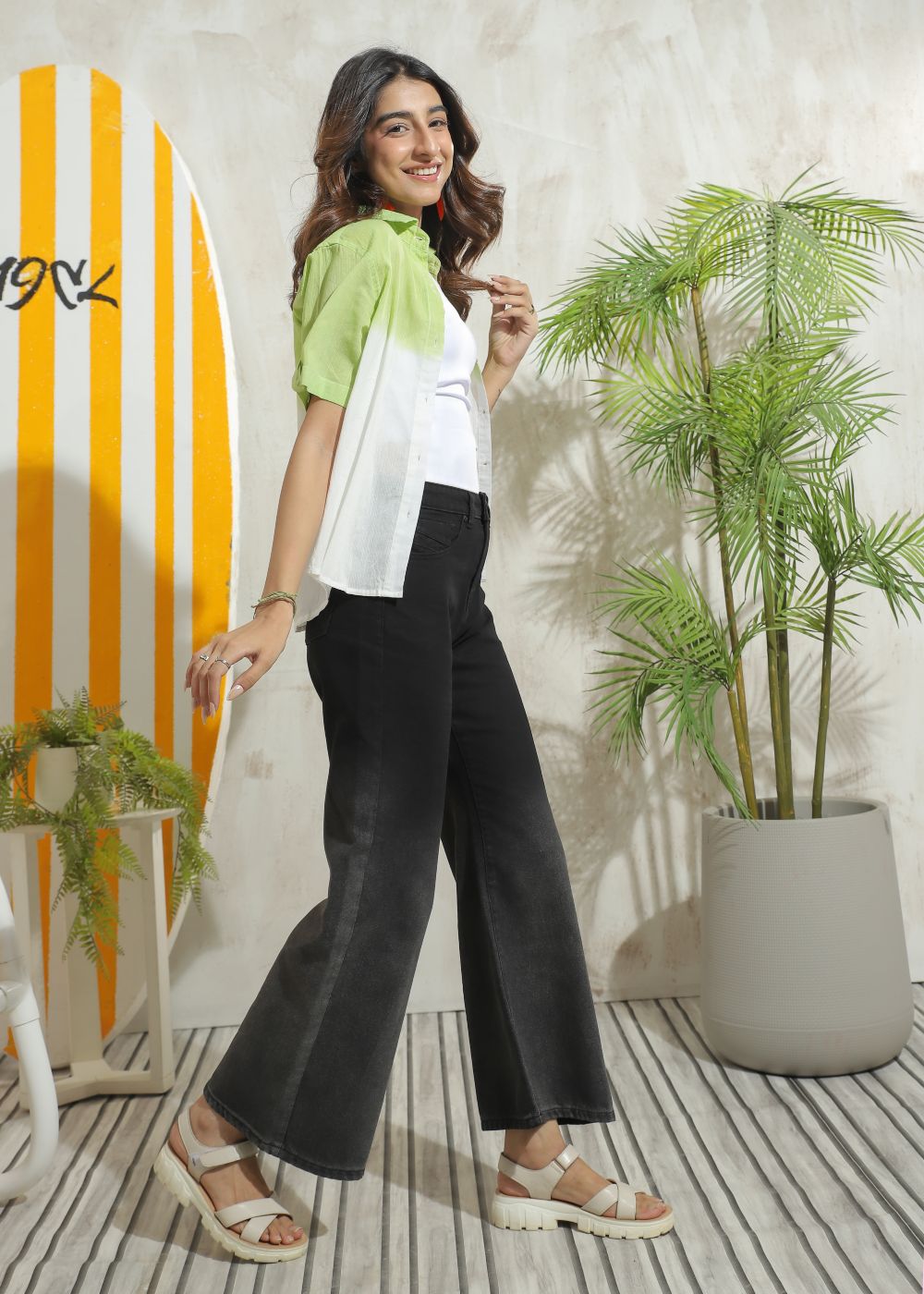 Women's Flare Jeans in Ombre Black 