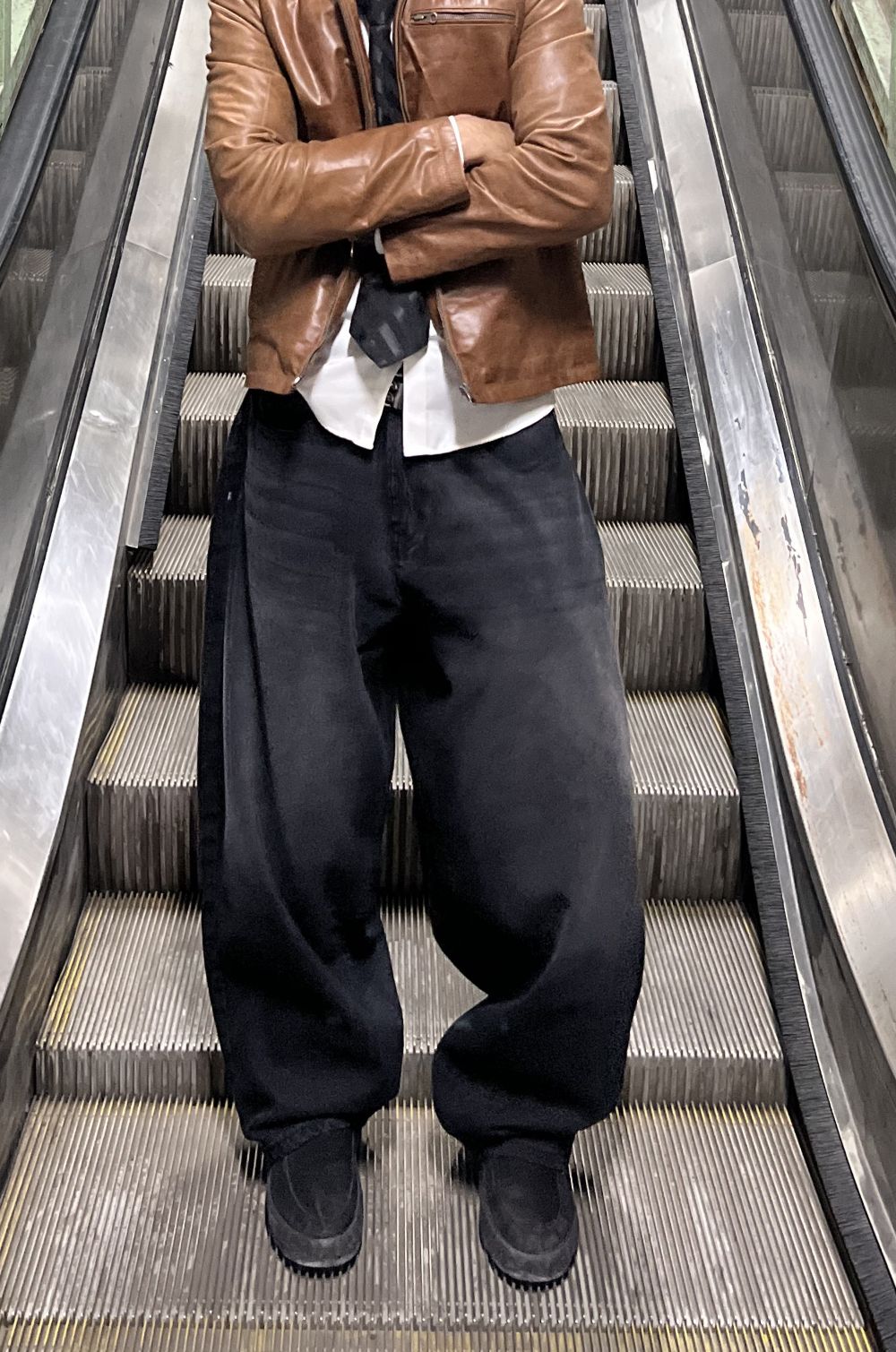 Men’s oversized fit black wide leg jeans with flowy silhouette