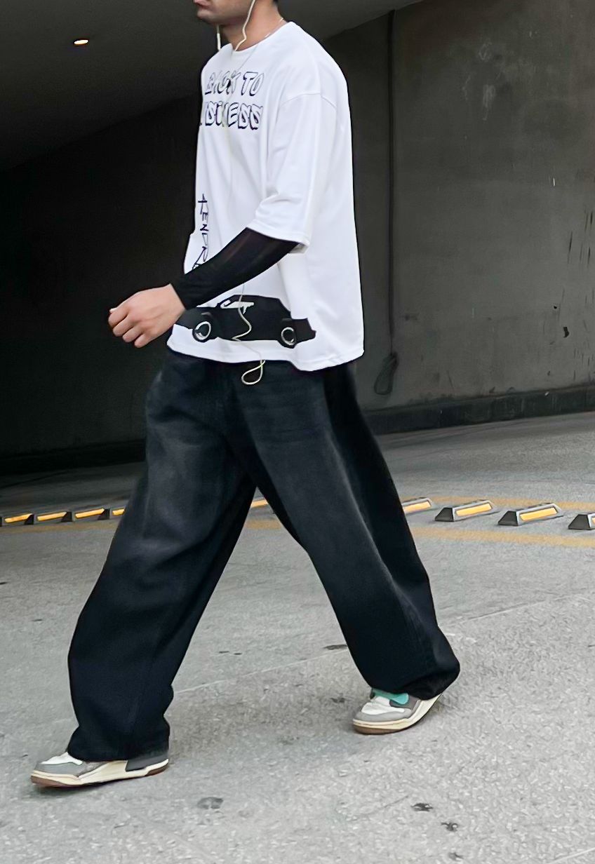 Men’s oversized fit black wide leg jeans with flowy silhouette