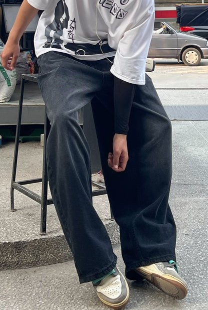 Men’s oversized fit black wide leg jeans with flowy silhouette