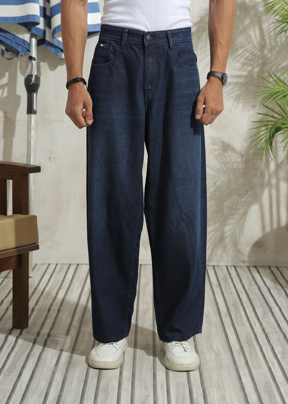 Wide-leg men’s denim jeans in dark blue with relaxed fit and clean minimal style